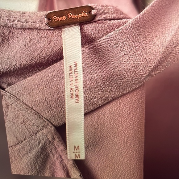 Free People Top with gorgeous unique back in a dusty mauve in a Med (runs small) - Picture 4 of 7